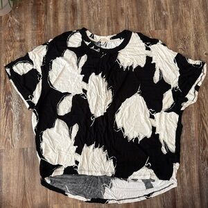 GAP Black and White Leaf Print Women's Tee